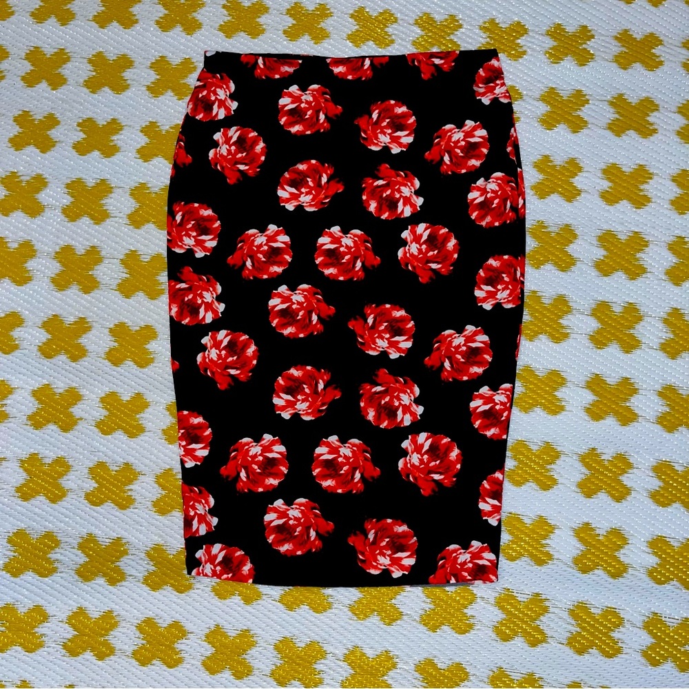 Vince Comuto rose 🌹 skirt size Small